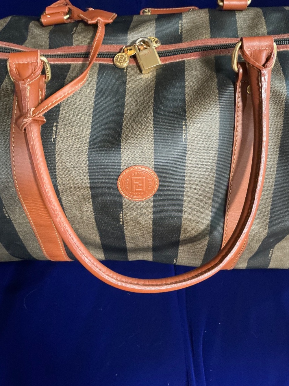 Vintage Authentic Fendi Pequin dufflel bag with shoulder strap - Picture 13 of 16